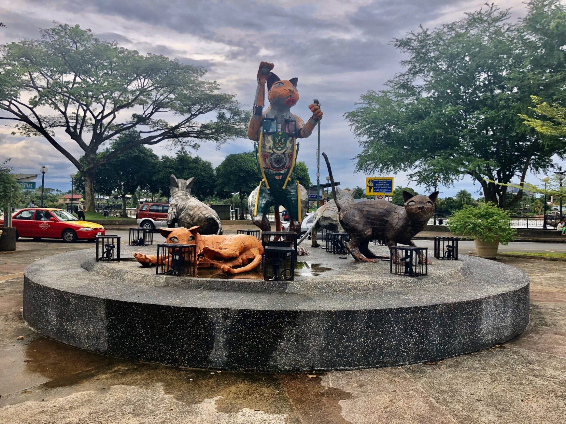 Statue of cats sitting down