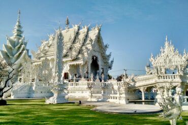 Visiting Wat Rong Khun: The White Temple of Chiang Rai