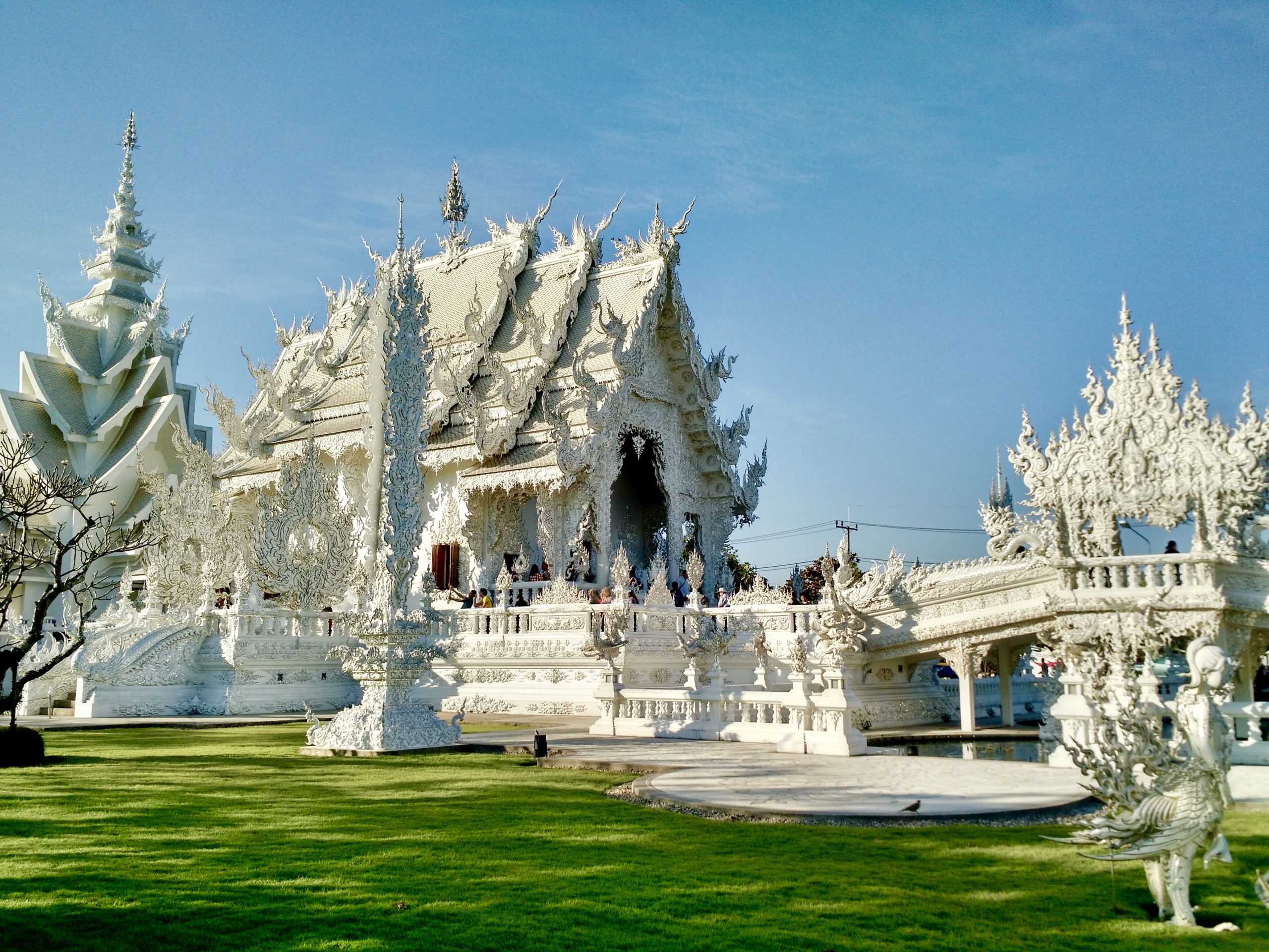 Visiting Wat Rong Khun The White Temple Of Chiang Rai Life Untraveled